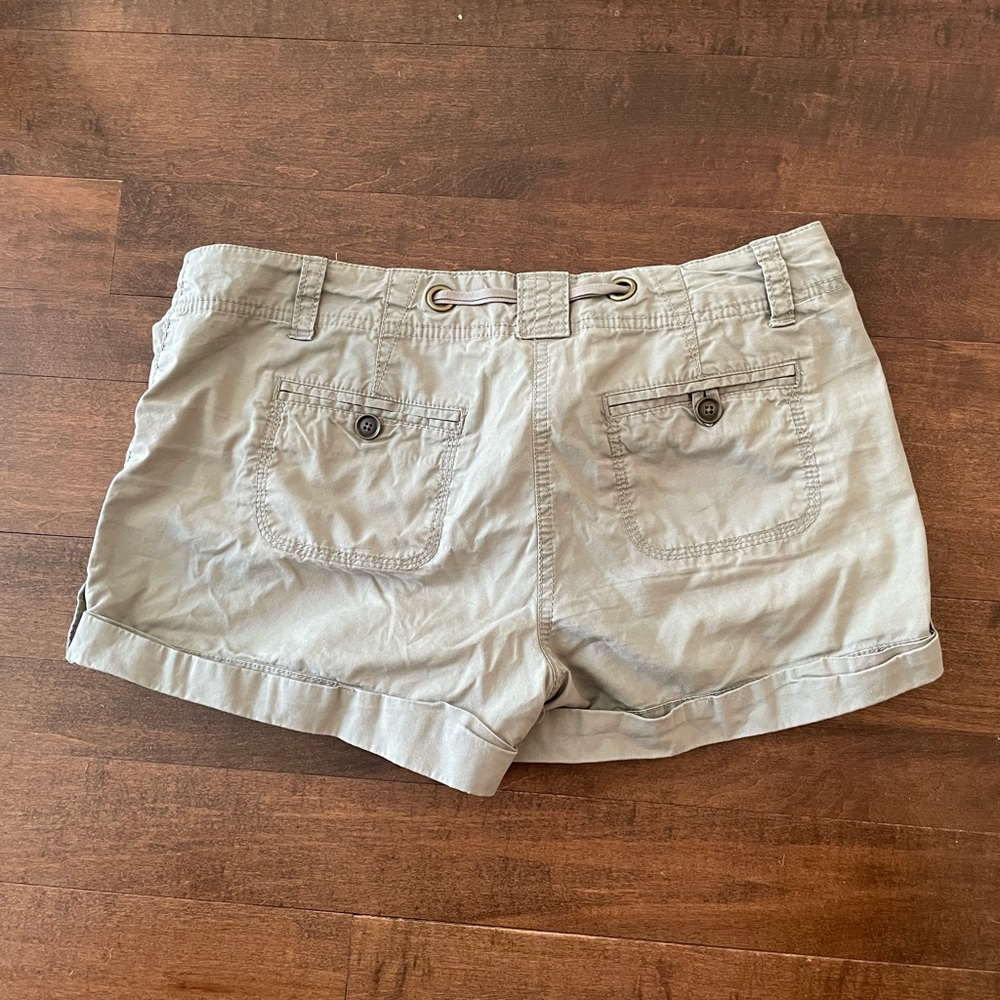 ✅EUC LOFT Drawstring Shorts - Picture 3 of 7